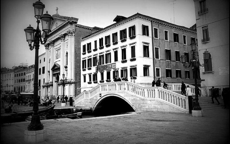 LA MOSTRA DI SABINE WEISS A VENEZIA: ISTANTANEE ED EMOZIONI Space Hotels LA MOSTRA DI SABINE WEISS A VENEZIA: ISTANTANEE ED EMOZIONI Space Hotels