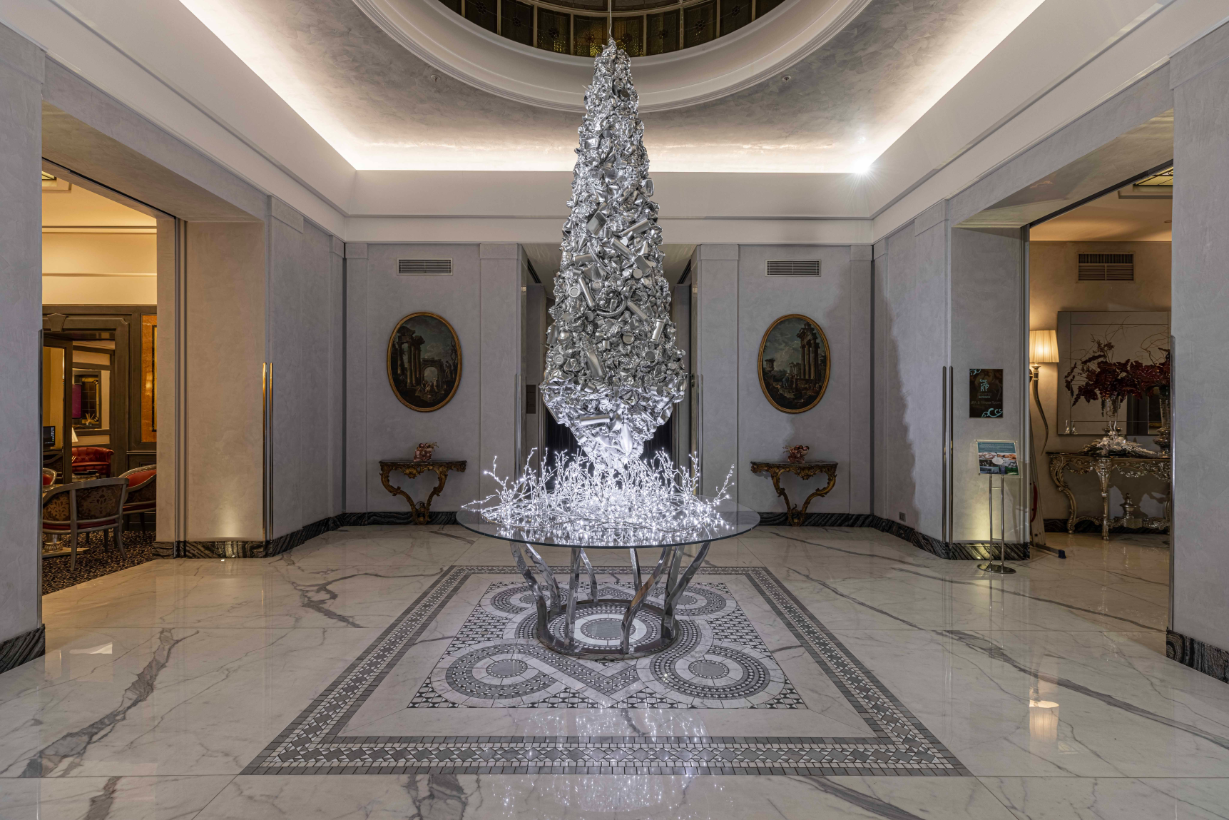 RINASCITA ATTRAVERSO I RIFIUTI:  “NORDSTERN” DI ALESSANDRO GERULL IN MOSTRA ALL'HOTEL ARTEMIDE DI RO Space Hotels