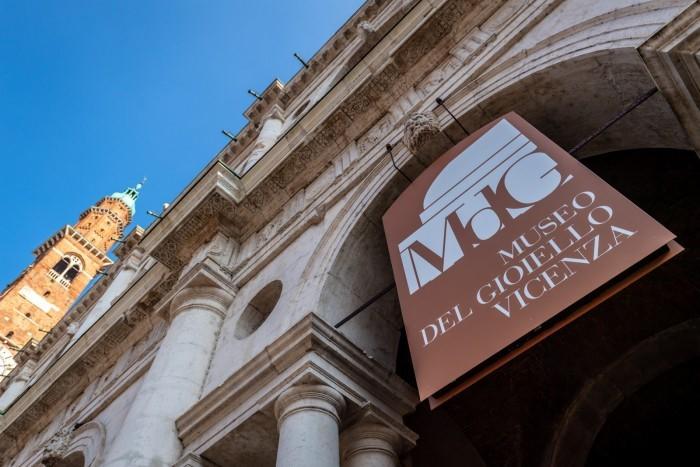 SHOPPING PRIMAVERILE CON LA MAMMA Space Hotels SHOPPING PRIMAVERILE CON LA MAMMA Space Hotels