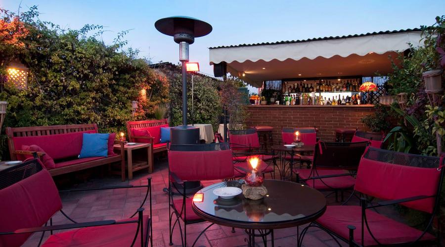 APERITIVI EN PLEIN AIR: DA RITO URBANO A ISPIRAZIONE TRA NATURA E ARCHEOLOGIA Space Hotels APERITIVI EN PLEIN AIR: DA RITO URBANO A ISPIRAZIONE TRA NATURA E ARCHEOLOGIA Space Hotels