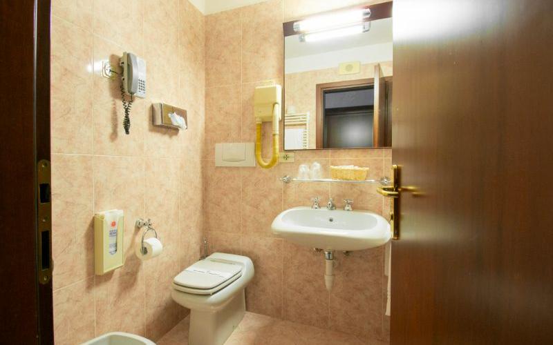 Camera standard matrimoniale Hotel Excelsior San Marco**** BERGAMO Camera standard matrimoniale Hotel Excelsior San Marco**** BERGAMO