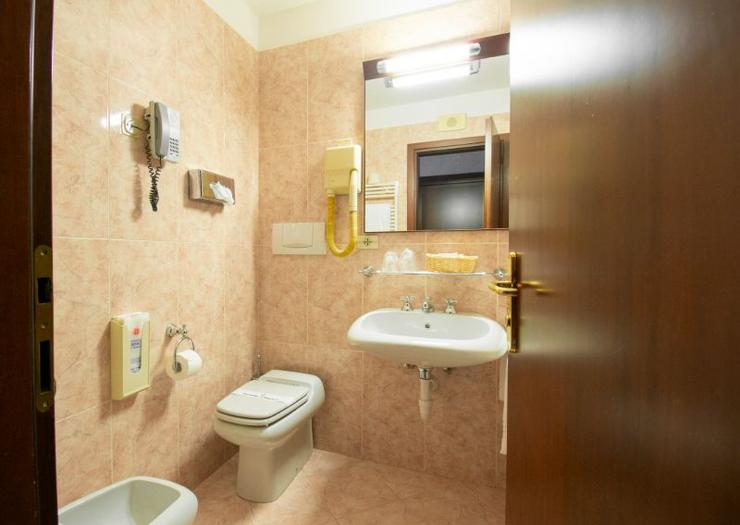 Standard Single room Hotel Excelsior San Marco**** BERGAMO Standard Single room Hotel Excelsior San Marco**** BERGAMO