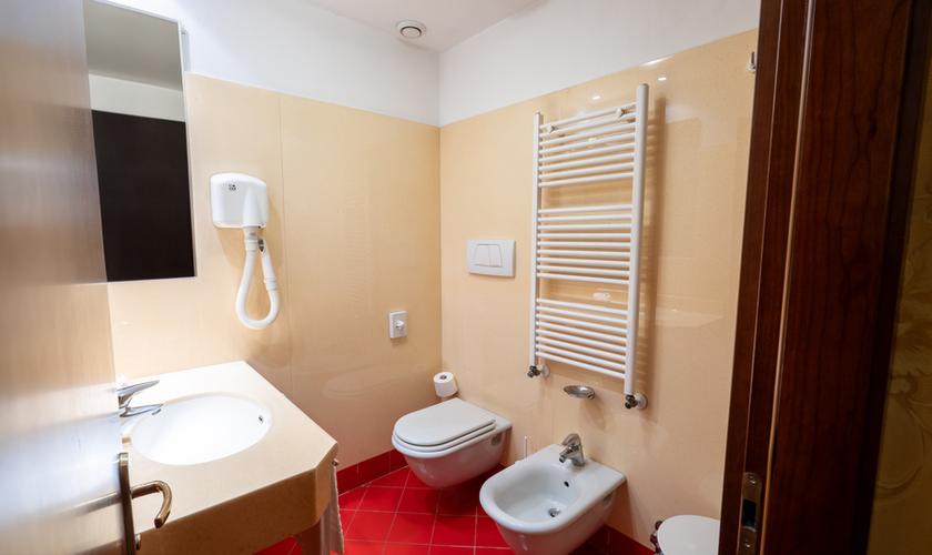 Camera superior doppia uso singolo Hotel Des Etrangers*** MILANO Camera superior doppia uso singolo Hotel Des Etrangers*** MILANO