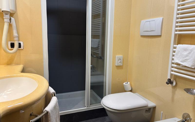 Superior double room Hotel Des Etrangers*** MILAN Superior double room Hotel Des Etrangers*** MILAN