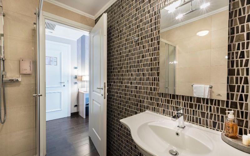 Superior double or twin  room Hotel Il Corazziere**** COMO-MERONE Superior double or twin  room Hotel Il Corazziere**** COMO-MERONE