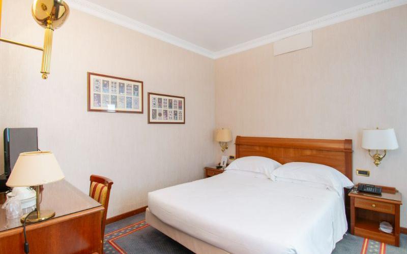 Camera standard matrimoniale Hotel Excelsior San Marco**** BERGAMO Camera standard matrimoniale Hotel Excelsior San Marco**** BERGAMO