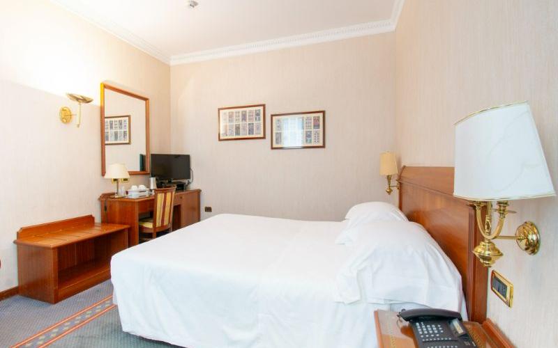 Camera standard matrimoniale Hotel Excelsior San Marco**** BERGAMO Camera standard matrimoniale Hotel Excelsior San Marco**** BERGAMO