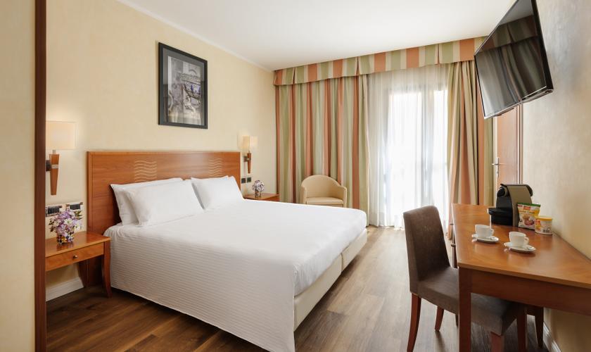 Camera classic matrimoniale Hotel Dei Cavalieri Caserta**** CASERTA Camera classic matrimoniale Hotel Dei Cavalieri Caserta**** CASERTA