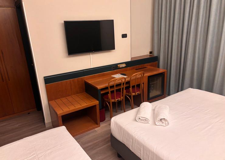 Camera classic tripla Hotel Des Etrangers*** MILANO Camera classic tripla Hotel Des Etrangers*** MILANO