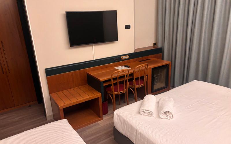 Camera classic tripla Hotel Des Etrangers*** MILANO Camera classic tripla Hotel Des Etrangers*** MILANO