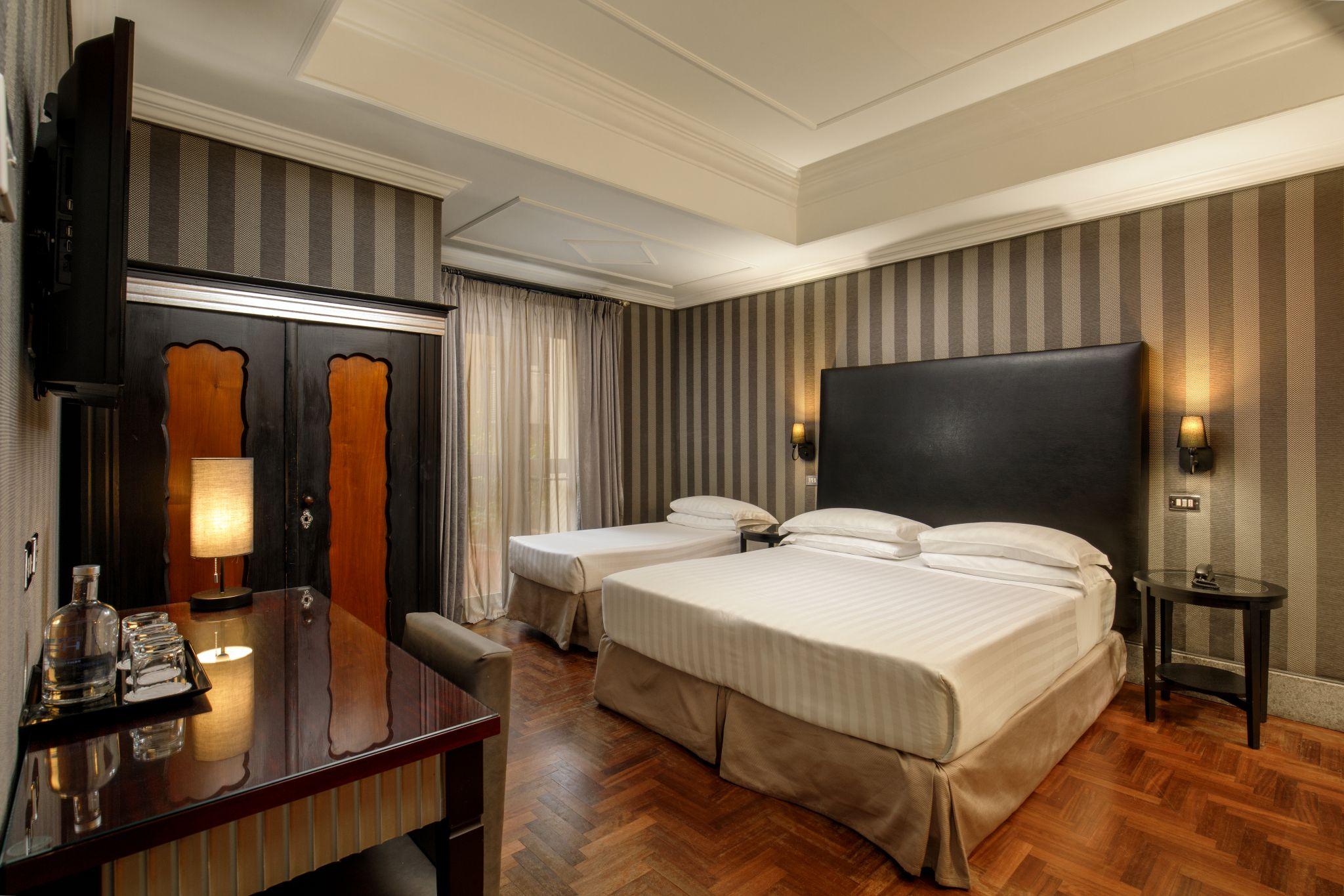 Camera deluxe tripla Hotel Royal Court**** a ROMA