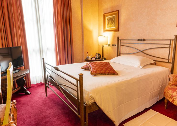 Camera classic con letto francese Hotel Boccaccio**** PISA-CALCINAIA Camera classic con letto francese Hotel Boccaccio**** PISA-CALCINAIA