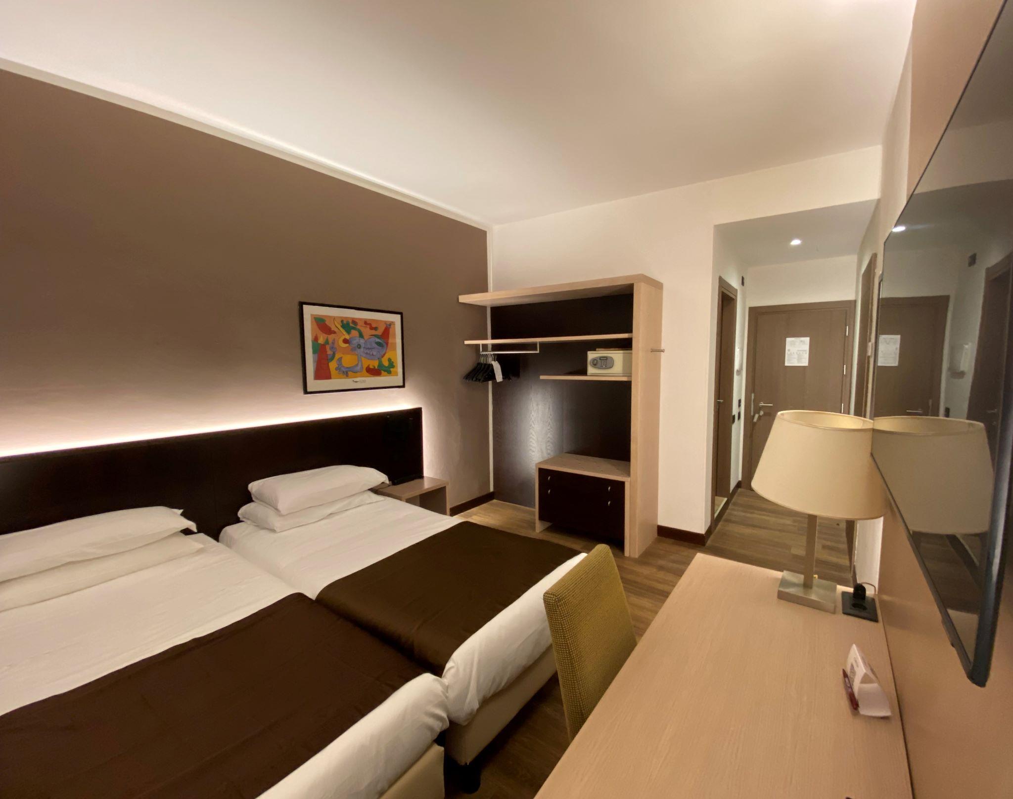 Twin room Hotel Carlton*** in FERRARA