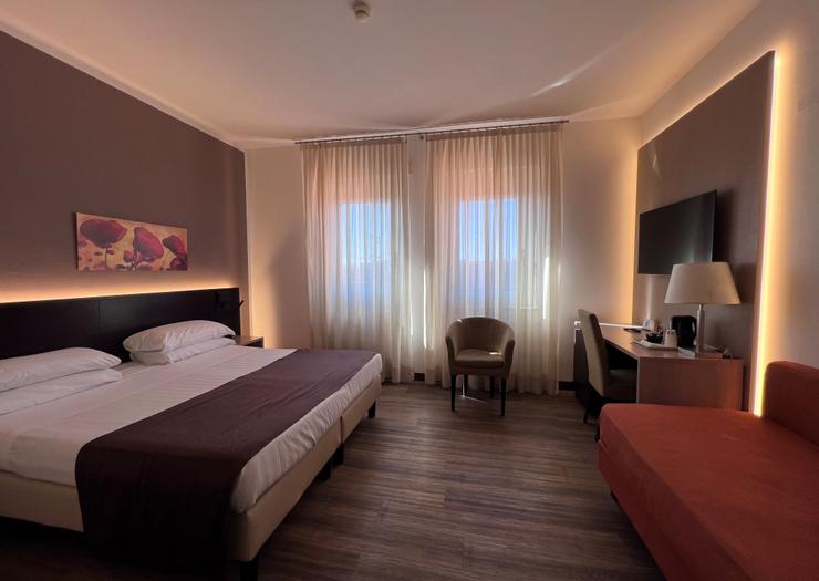 Triple room Hotel Carlton*** FERRARA Triple room Hotel Carlton*** FERRARA