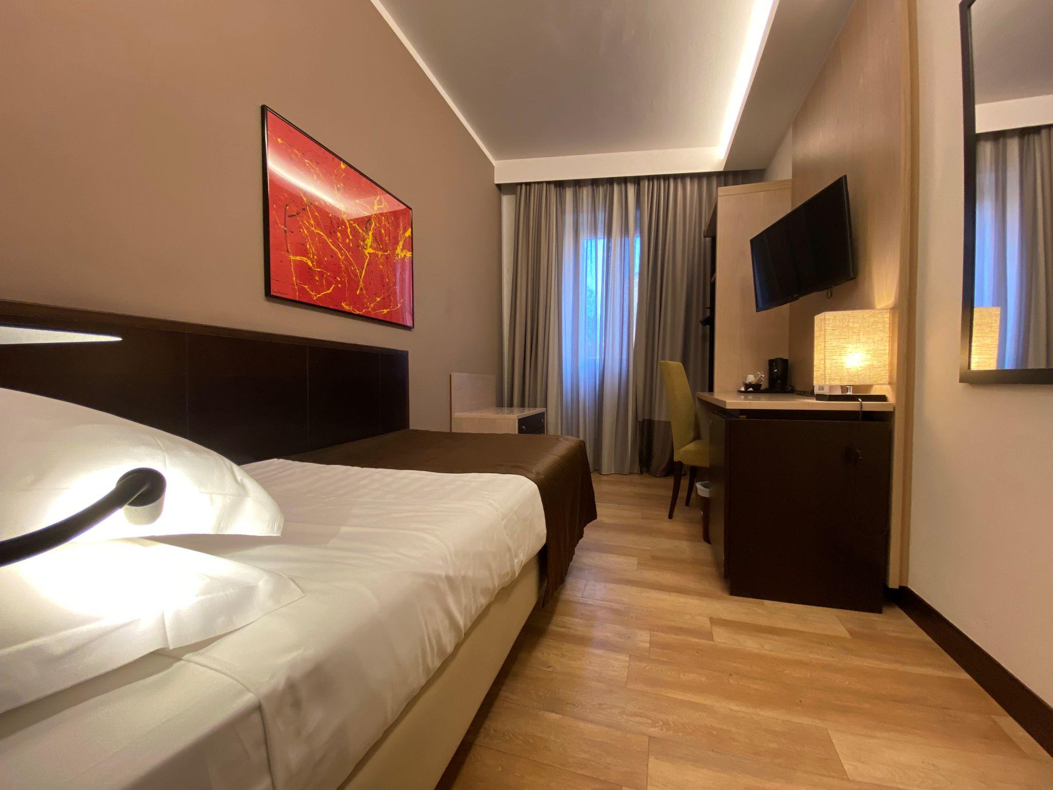 Single room Hotel Carlton*** in FERRARA