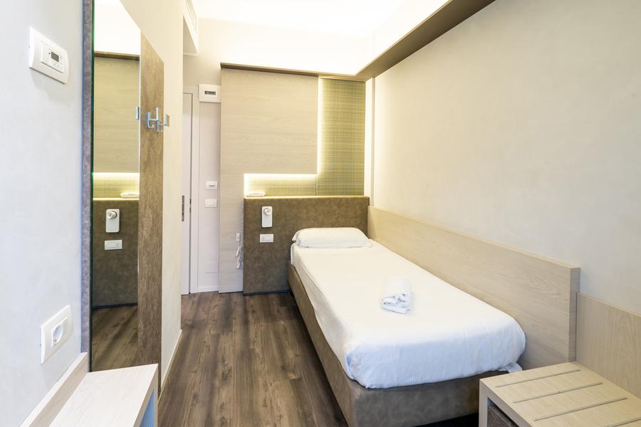 Camera Platinum singola Hotel Des Etrangers*** a MILANO