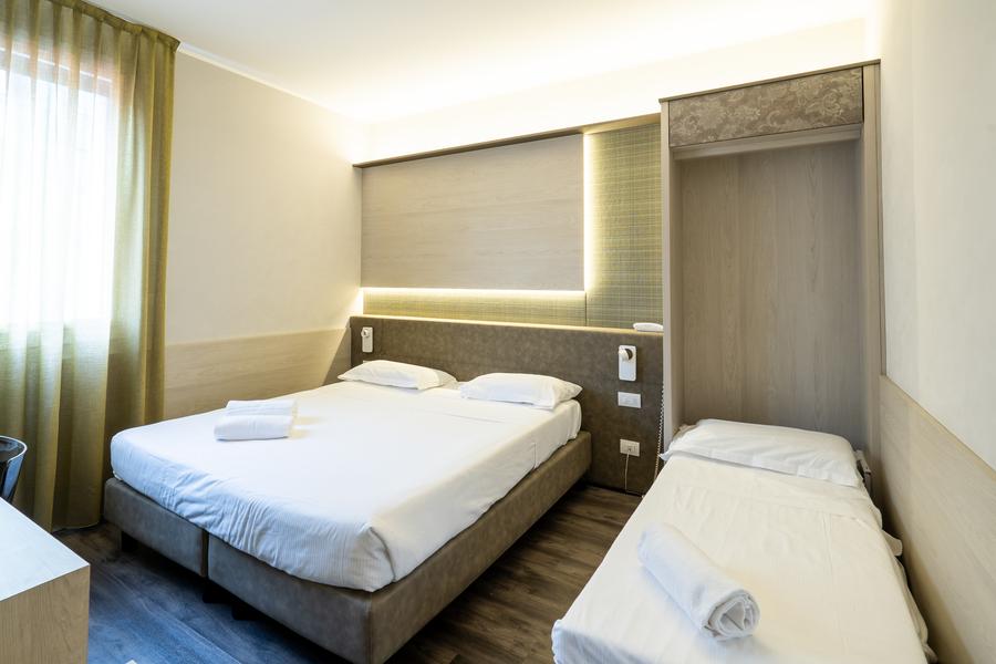 Camera Platinum tripla Hotel Des Etrangers*** a MILANO