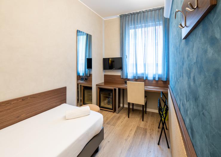 Camera Premium singola Hotel Des Etrangers*** MILANO Camera Premium singola Hotel Des Etrangers*** MILANO