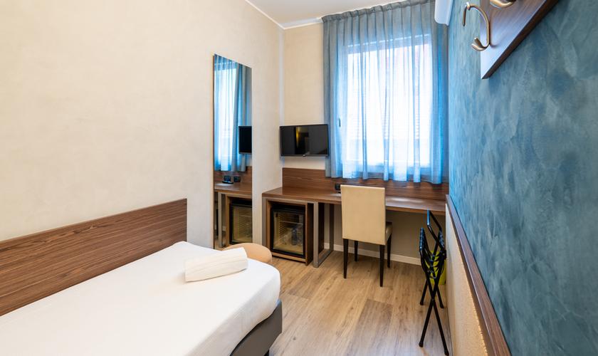 Camera Premium singola Hotel Des Etrangers*** MILANO Camera Premium singola Hotel Des Etrangers*** MILANO