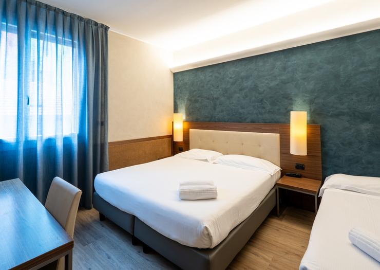 Camera Premium tripla Hotel Des Etrangers*** MILANO Camera Premium tripla Hotel Des Etrangers*** MILANO