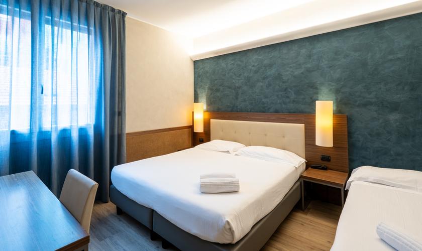Camera Premium tripla Hotel Des Etrangers*** MILANO Camera Premium tripla Hotel Des Etrangers*** MILANO