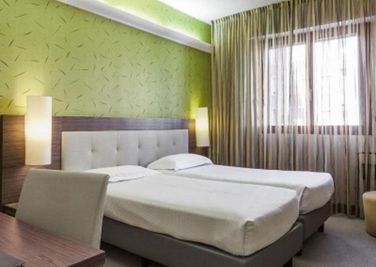 Platinum Triple room Hotel Des Etrangers*** MILAN Platinum Triple room Hotel Des Etrangers*** MILAN