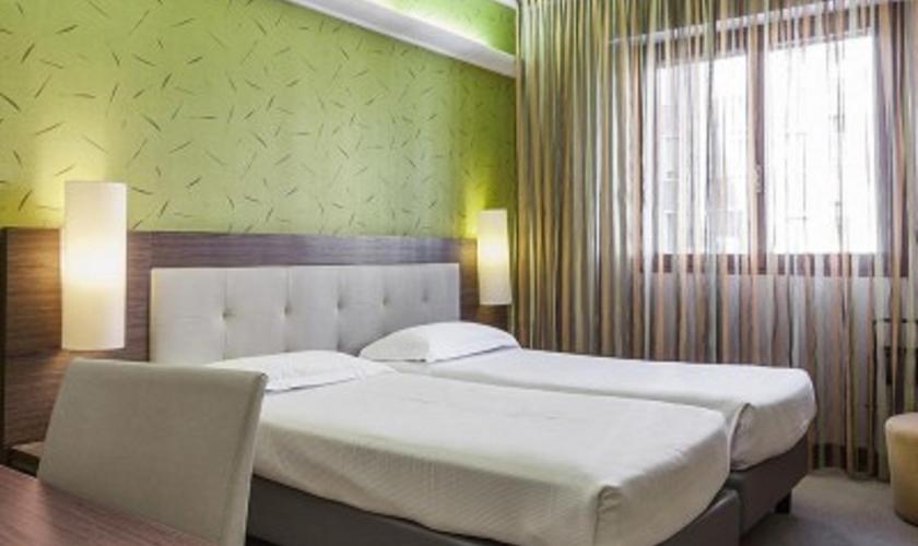 Camera Premium tripla Hotel Des Etrangers*** MILANO Camera Premium tripla Hotel Des Etrangers*** MILANO