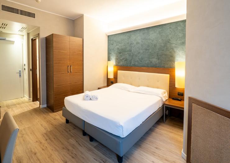 Camera Premium matrimoniale o due letti Hotel Des Etrangers*** MILANO Camera Premium matrimoniale o due letti Hotel Des Etrangers*** MILANO