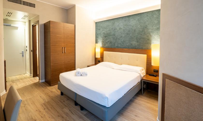 Camera Premium matrimoniale o due letti Hotel Des Etrangers*** MILANO Camera Premium matrimoniale o due letti Hotel Des Etrangers*** MILANO