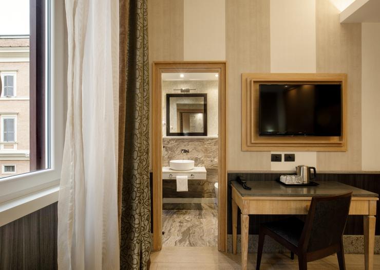 Standard double room dependance Hotel Royal Court**** ROME Standard double room dependance Hotel Royal Court**** ROME
