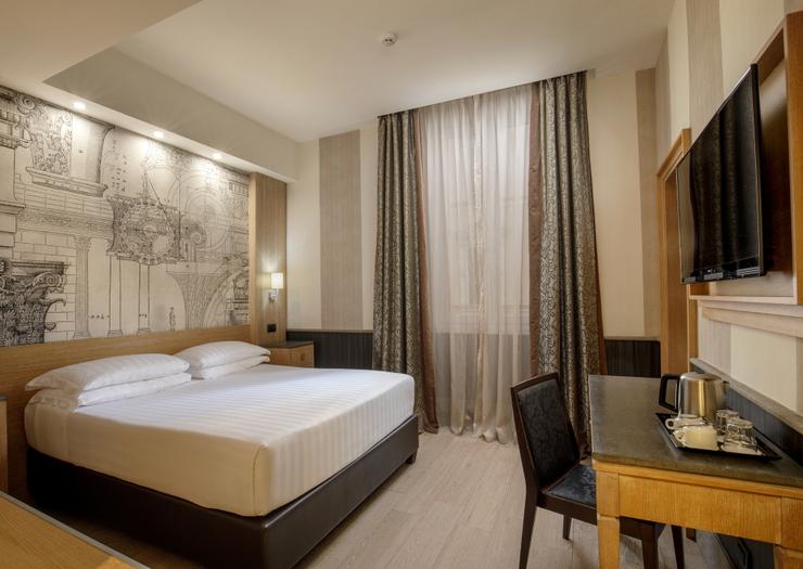 Standard double room dependance Hotel Royal Court**** ROME Standard double room dependance Hotel Royal Court**** ROME