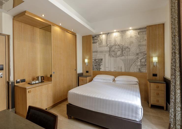 Standard double room dependance Hotel Royal Court**** ROME Standard double room dependance Hotel Royal Court**** ROME