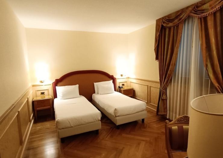 Camera superior a due letti Andreola Central Hotel**** MILANO Camera superior a due letti Andreola Central Hotel**** MILANO