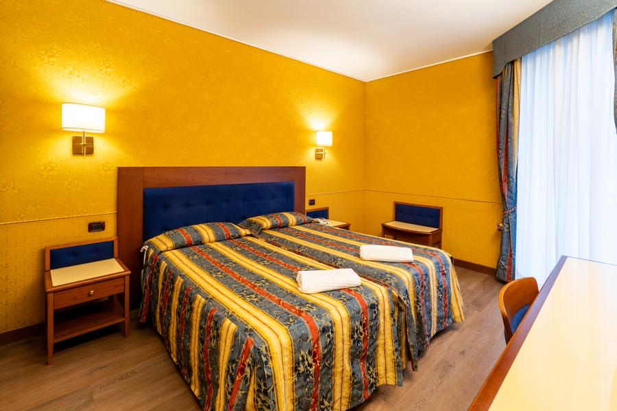 Camera superior a due letti Hotel Des Etrangers*** a MILANO