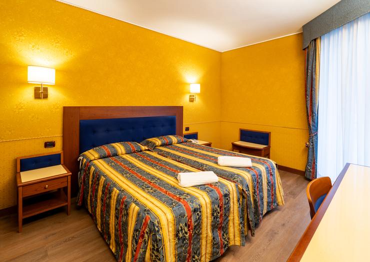 Camera superior a due letti Hotel Des Etrangers*** MILANO Camera superior a due letti Hotel Des Etrangers*** MILANO