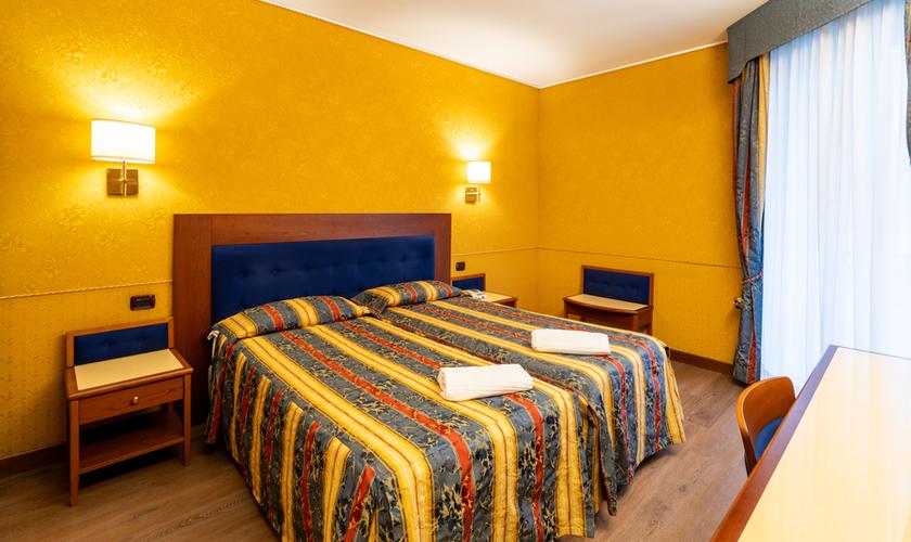 Camera superior a due letti Hotel Des Etrangers*** MILANO Camera superior a due letti Hotel Des Etrangers*** MILANO