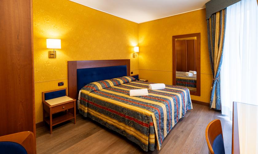 Camera superior doppia uso singolo Hotel Des Etrangers*** MILANO Camera superior doppia uso singolo Hotel Des Etrangers*** MILANO