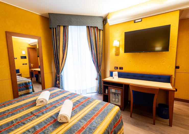 Camera superior matrimoniale Hotel Des Etrangers*** MILANO Camera superior matrimoniale Hotel Des Etrangers*** MILANO