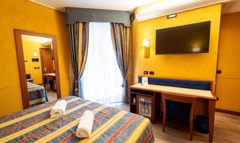 Camera superior matrimoniale Hotel Des Etrangers*** MILANO Camera superior matrimoniale Hotel Des Etrangers*** MILANO