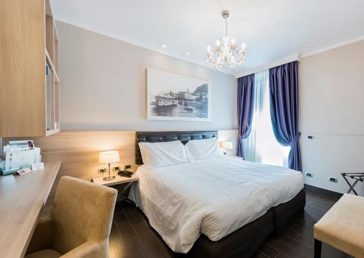Superior double or twin  room Hotel Il Corazziere**** COMO-MERONE Superior double or twin  room Hotel Il Corazziere**** COMO-MERONE
