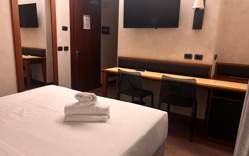 Superior double room Hotel Des Etrangers*** MILAN Superior double room Hotel Des Etrangers*** MILAN