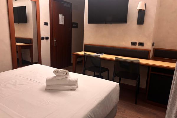 Camera superior doppia uso singolo Hotel Des Etrangers*** a MILANO Camera superior doppia uso singolo Hotel Des Etrangers*** a MILANO