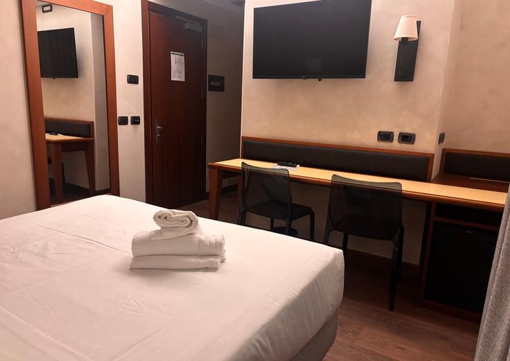 Camera superior doppia uso singolo Hotel Des Etrangers*** MILANO Camera superior doppia uso singolo Hotel Des Etrangers*** MILANO