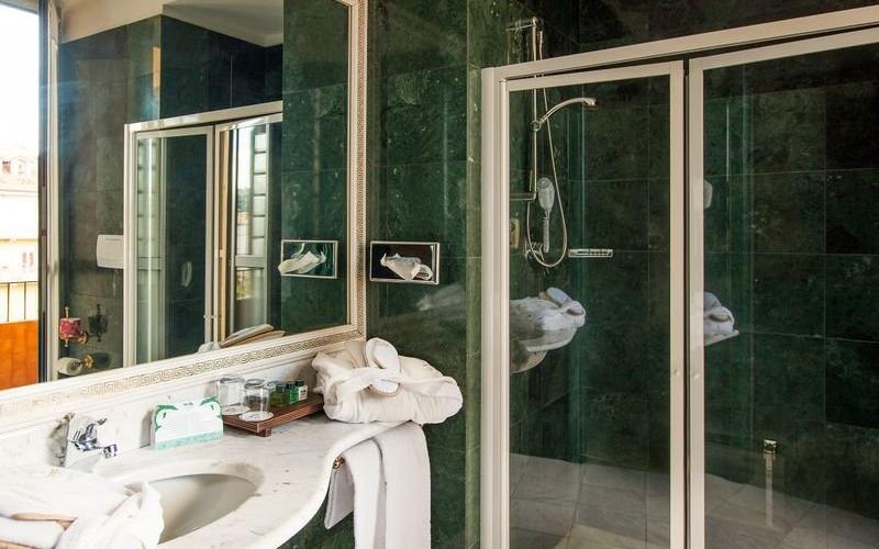 Classic Queen singola con letto francese Hotel Victoria**** TORINO Classic Queen singola con letto francese Hotel Victoria**** TORINO