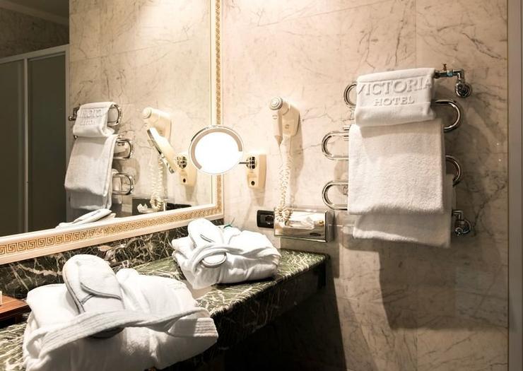 Classic twin room Hotel Victoria**** TURIN Classic twin room Hotel Victoria**** TURIN