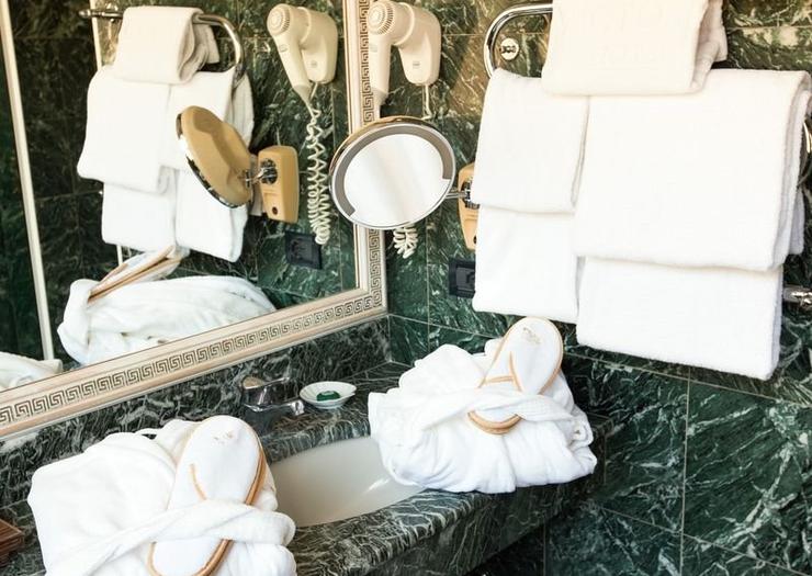 Deluxe double room Hotel Victoria**** TURIN Deluxe double room Hotel Victoria**** TURIN