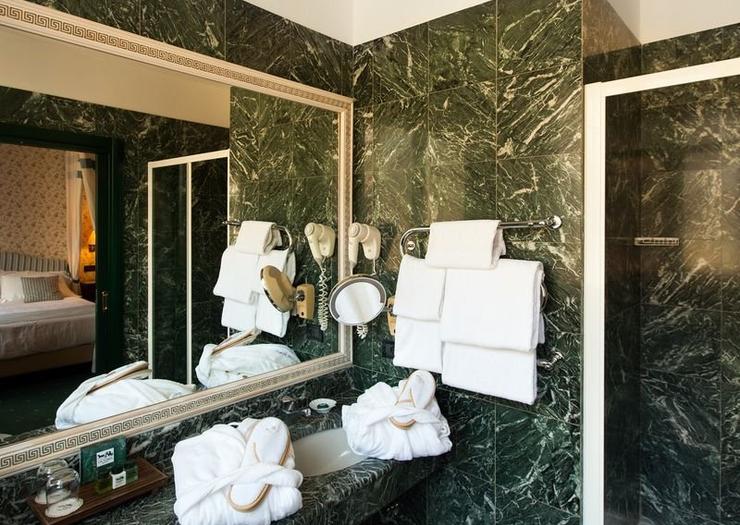 Deluxe Queen single room french bed Hotel Victoria**** TURIN Deluxe Queen single room french bed Hotel Victoria**** TURIN