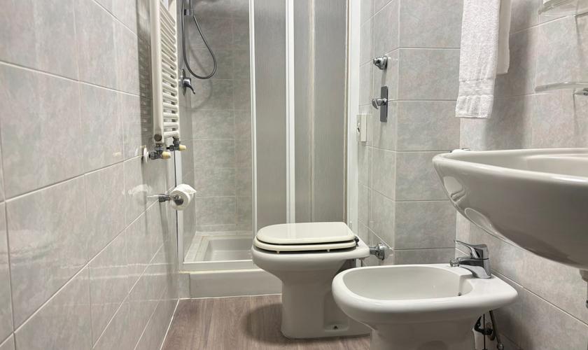 Classic single room Hotel Des Etrangers*** MILAN Classic single room Hotel Des Etrangers*** MILAN