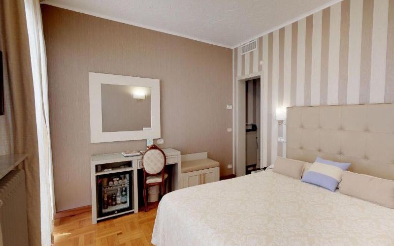 Triple room Hotel Metropole & Santa Margherita**** SANTA MARGHERITA LIGURE Triple room Hotel Metropole & Santa Margherita**** SANTA MARGHERITA LIGURE