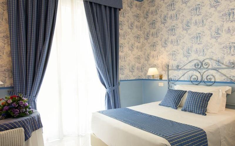 Classic Queen singola con letto francese Hotel Victoria**** TORINO Classic Queen singola con letto francese Hotel Victoria**** TORINO